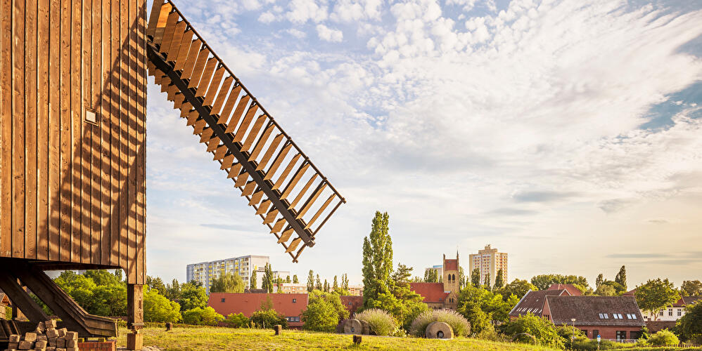 Alt-Marzahn mit Bockwindmühle