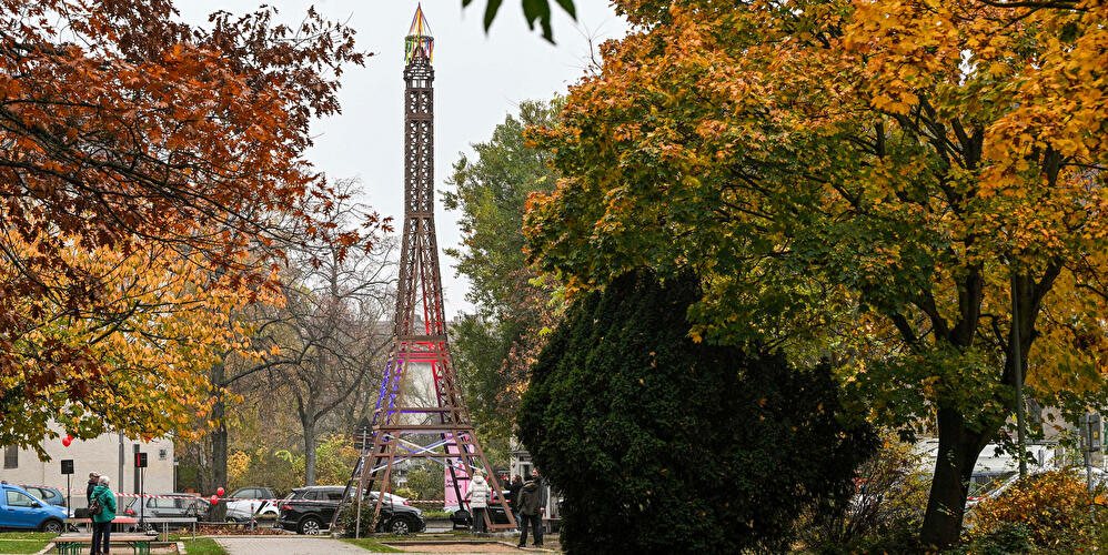 Weddinger Eiffelturm vor dem Centre Francais