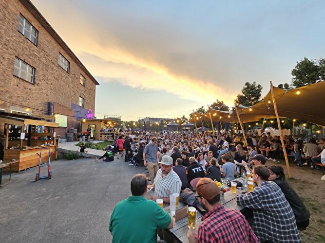 Public Viewings Naumanns