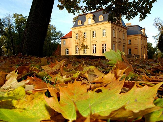 Schloss Altranft im Herbst