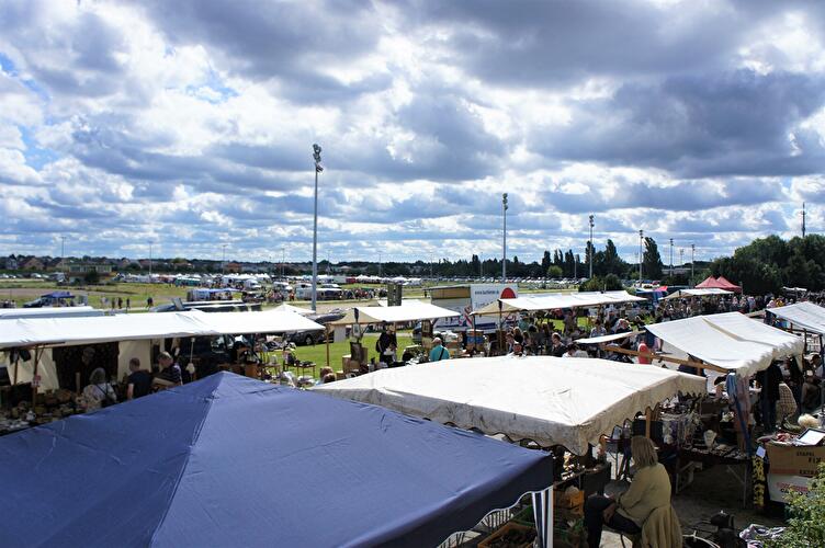 Riesenflohmarkt Trabrennbahn Karlshorst