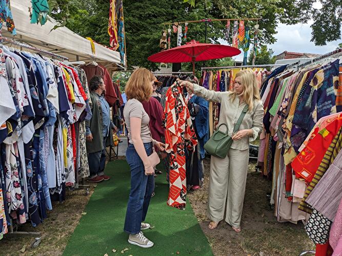 Riesenflohmarkt Trabrennbahn Karlshorst
