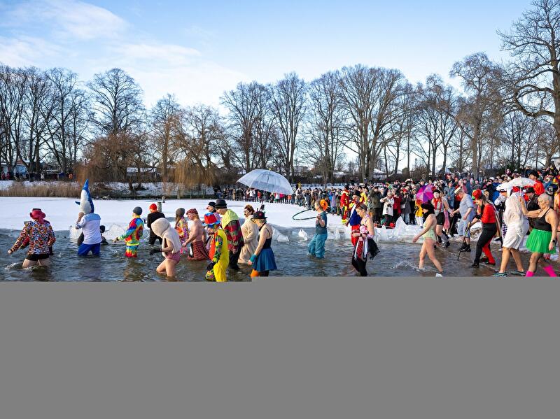 Winterbaden im Orankesee