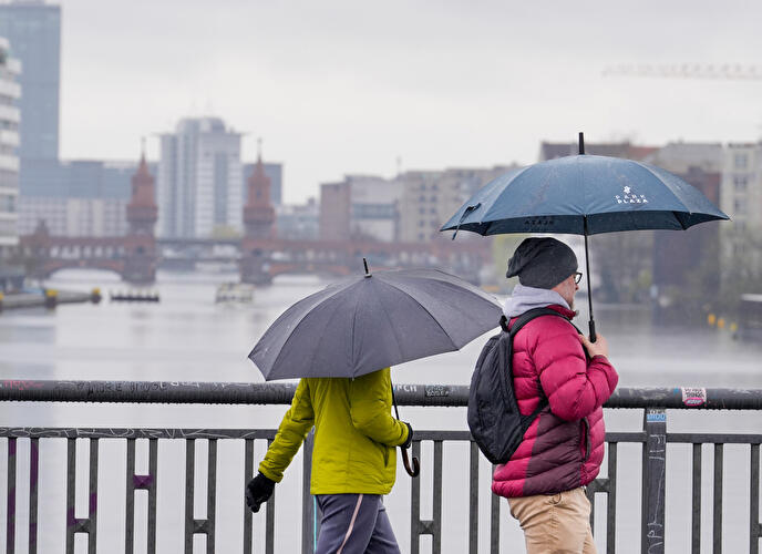 Tourists on the Schillingbrücke