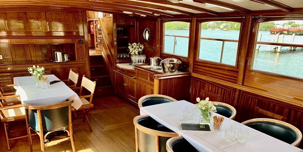 Innenbereich auf dem Elektroschiff