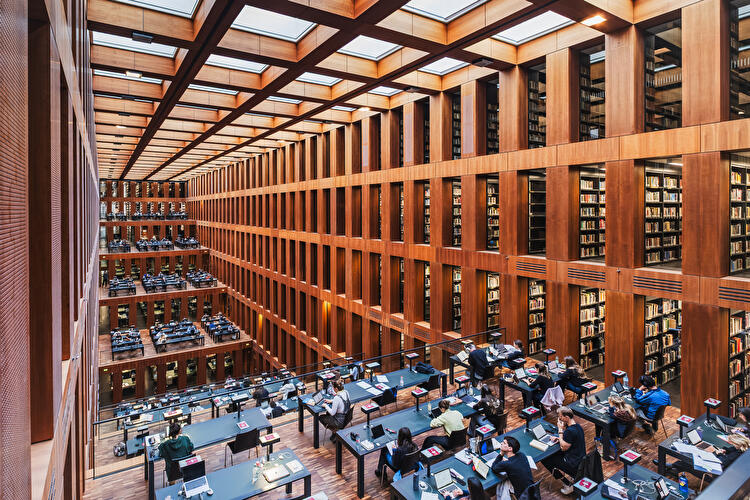 Leseterrassen im Grimm-Zentrum