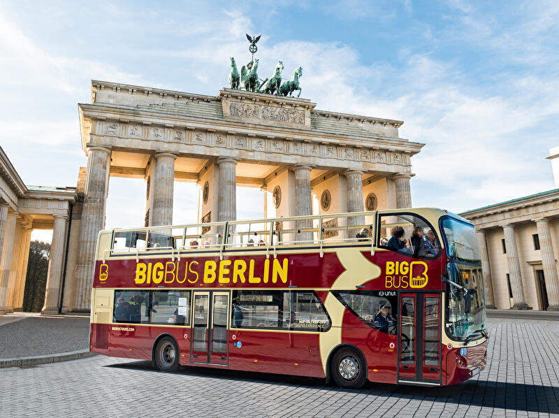Big Bus vor dem Brandenburger Tor
