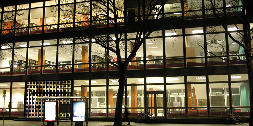 Berliner Stadtbibliothek der ZLB - Außenansicht Abend