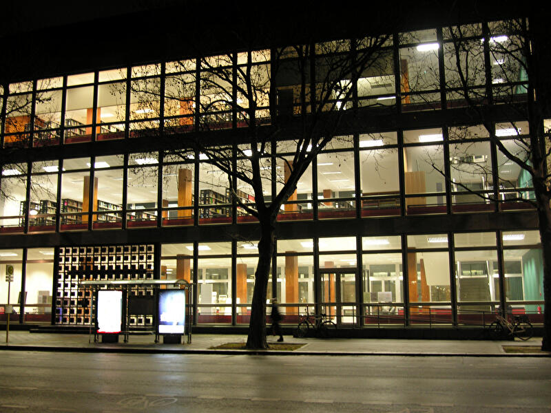 Berliner Stadtbibliothek der ZLB - Außenansicht Abend