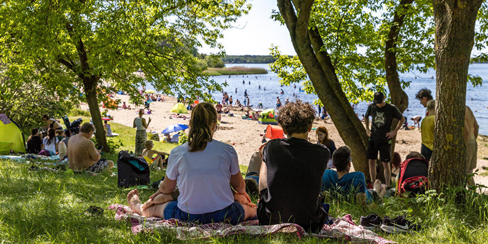 Familie am Strand am Senftenberger See