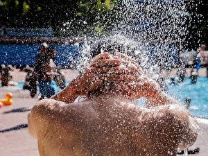 Mittsommer: Schwimmen von Sonnenaufgang bis Sonnen