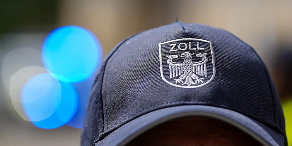 Eine Kappe mit Logo vom Zoll