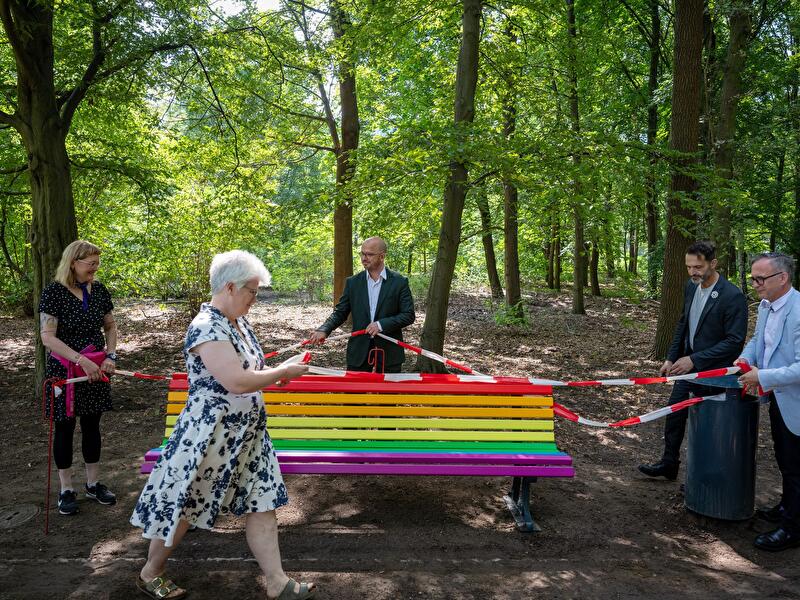 Baumpflanzung am Ort des CSD-Anschlags im Tiergarten