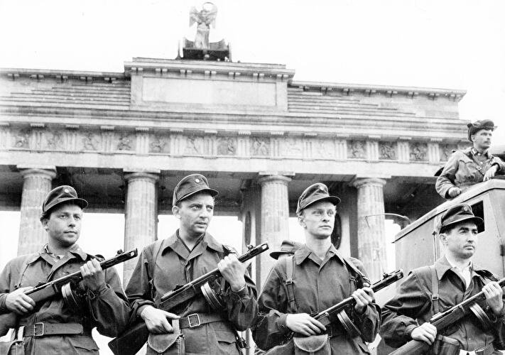 DDR - Mauerbau - Kampfgruppen am 14.8.1961