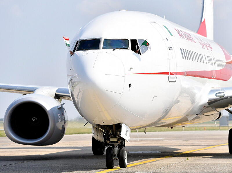Flugzeug der Fluglinie Air Algerie auf dem Rollfeld