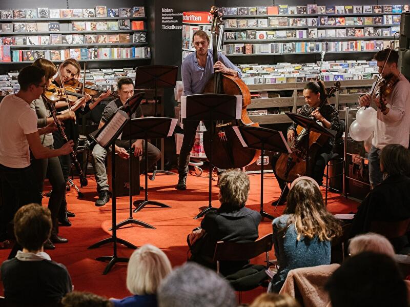 Ensemble der Staatsoper Berlin spielt vor Publikum bei „Sonntag für die Staatsoper“ im Dussmann Berlin.