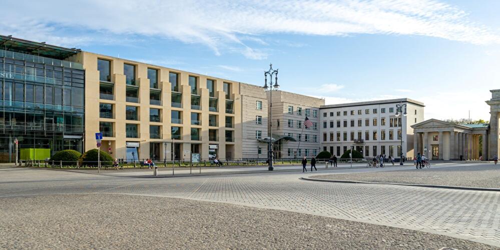 Blick auf den Pariser Platz mit DZ Bank und US-Botschaft