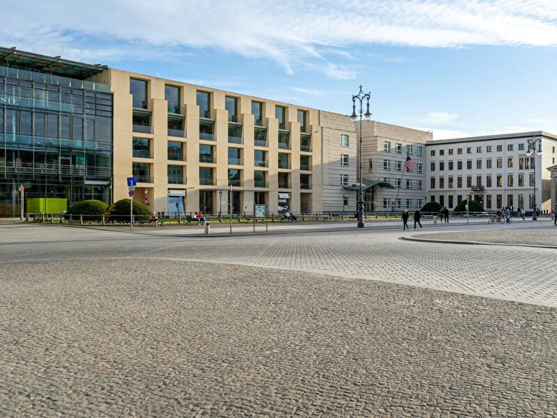 Blick auf den Pariser Platz mit DZ Bank und US-Botschaft