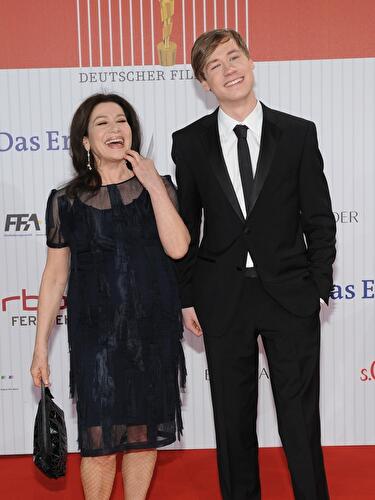 David Kross und Hannelore Elsner