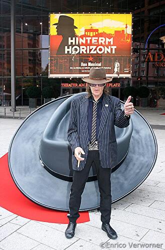 Hinterm Horizont