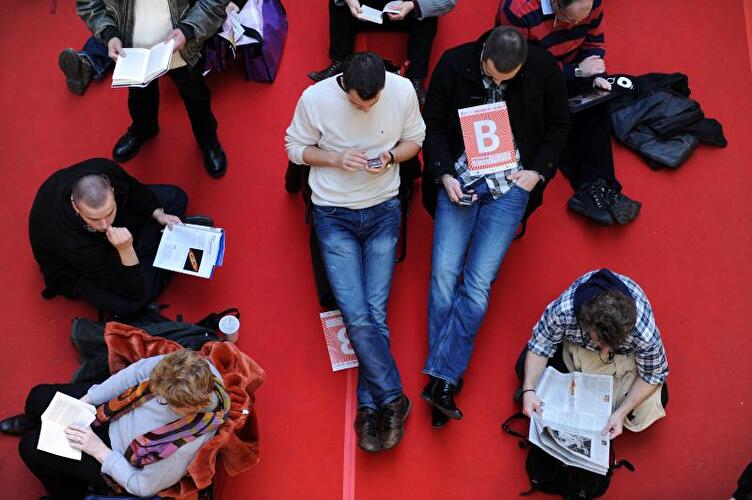 Warten auf den Ticketverkauf