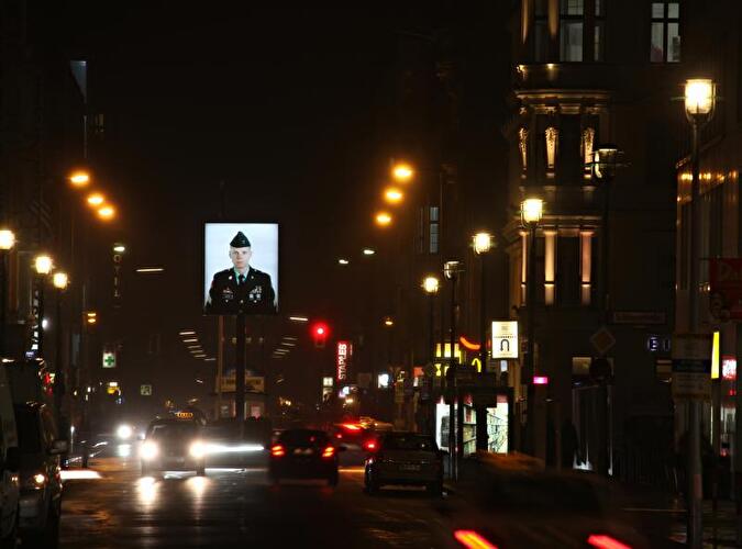Checkpoint Charlie in Berlin bei Nacht