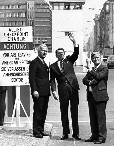 Checkpoint Charlie in Berlin 11. Juni 1982