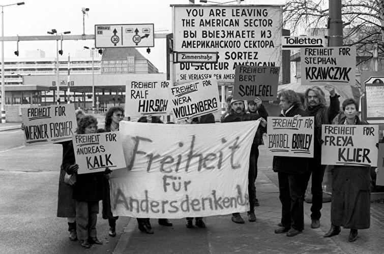 Checkpoint Charlie in Berlin am 31.01.1988