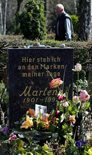 Grabstätte von Marlene Dietrich auf dem III. Städtischen Friedhof Stubenrauchstraße