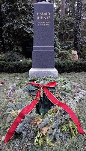 Grabstätte von Harald Juhnke auf dem Waldfriedhof Dahlem