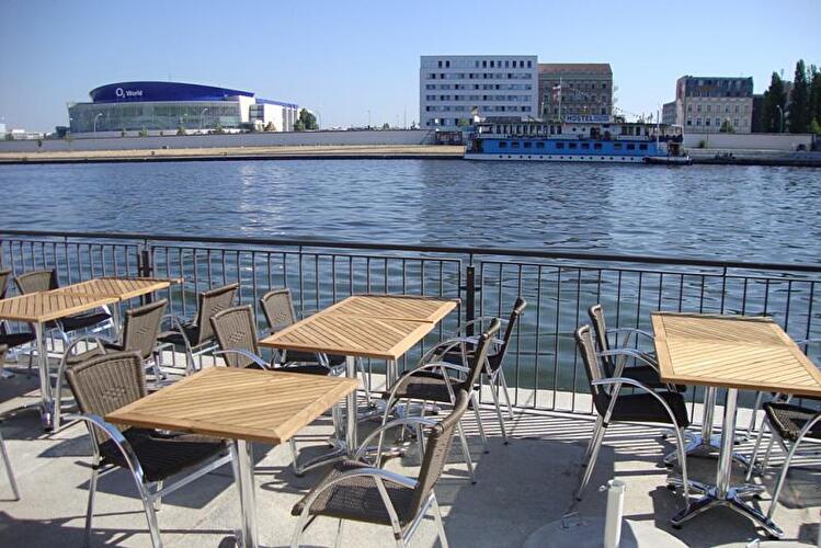 Kaianlage am May-Ayim-Ufer in Kreuzberg