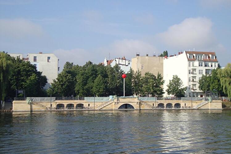 Kaianlage am May-Ayim-Ufer in Kreuzberg
