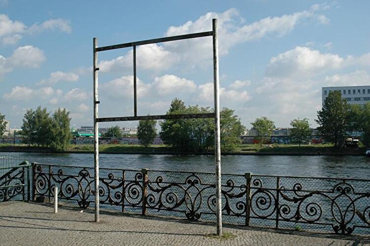 Kaianlage am May-Ayim-Ufer in Kreuzberg