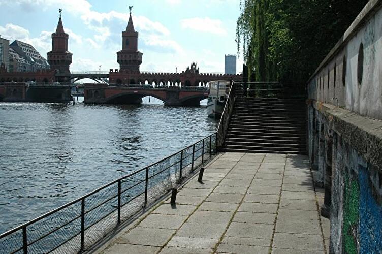 Kaianlage am May-Ayim-Ufer in Kreuzberg