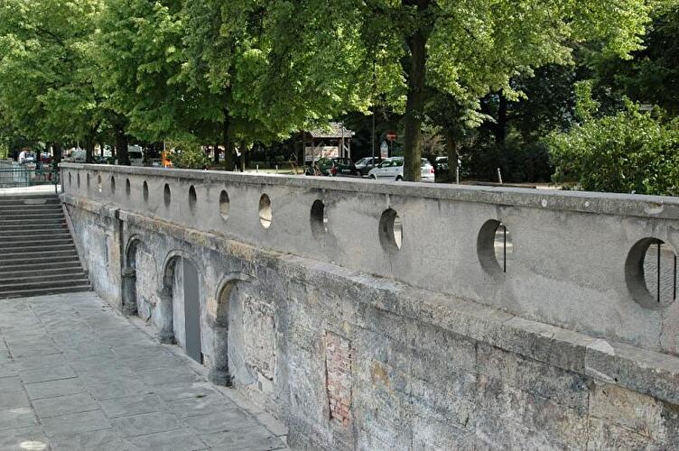 Kaianlage am May-Ayim-Ufer in Kreuzberg