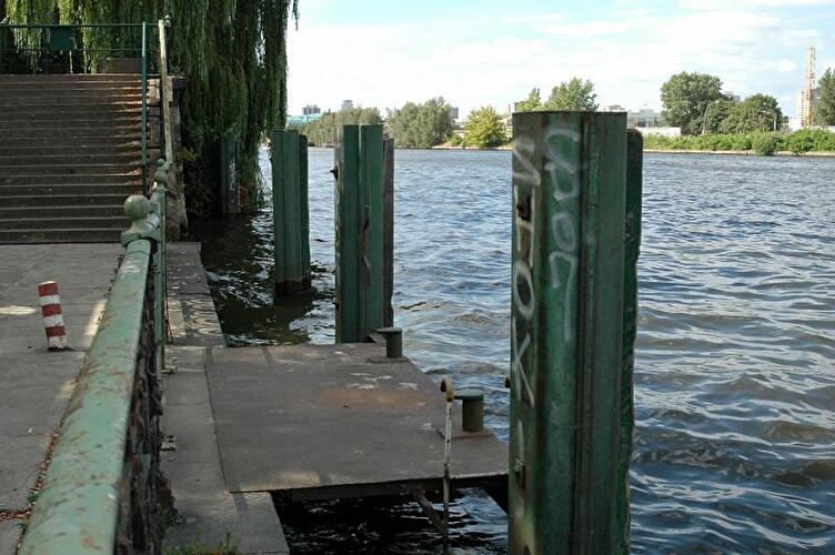 Kaianlage am May-Ayim-Ufer in Kreuzberg