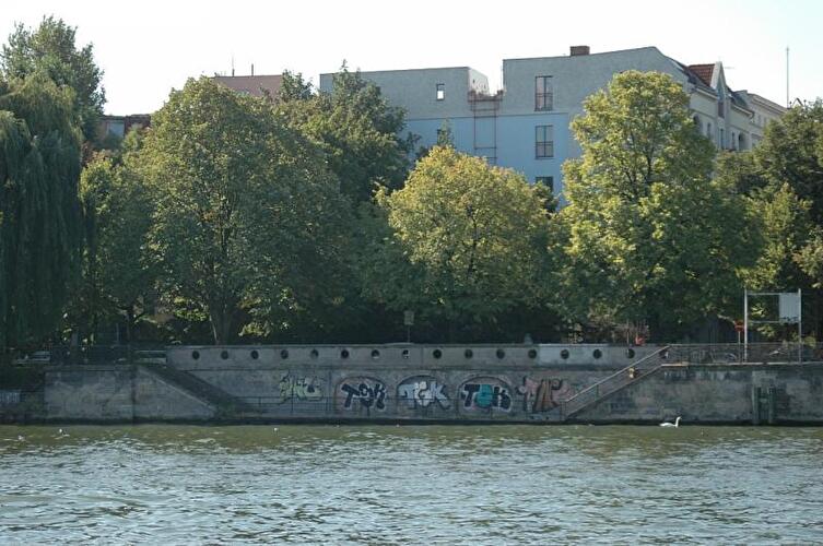 Kaianlage am May-Ayim-Ufer in Kreuzberg