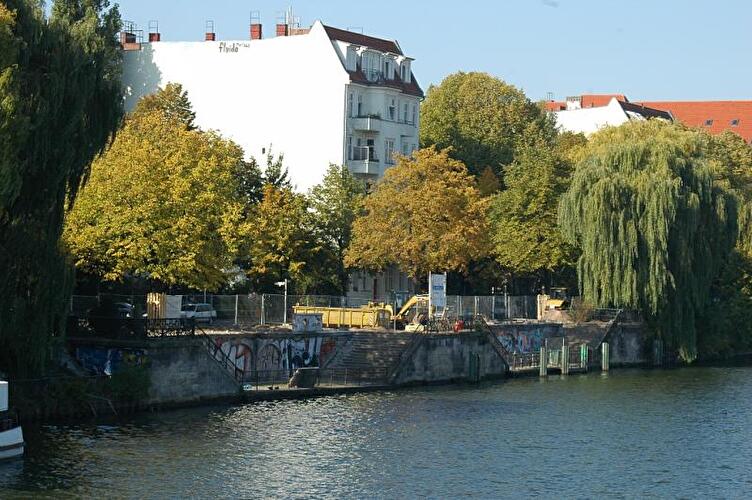 Kaianlage am May-Ayim-Ufer in Kreuzberg
