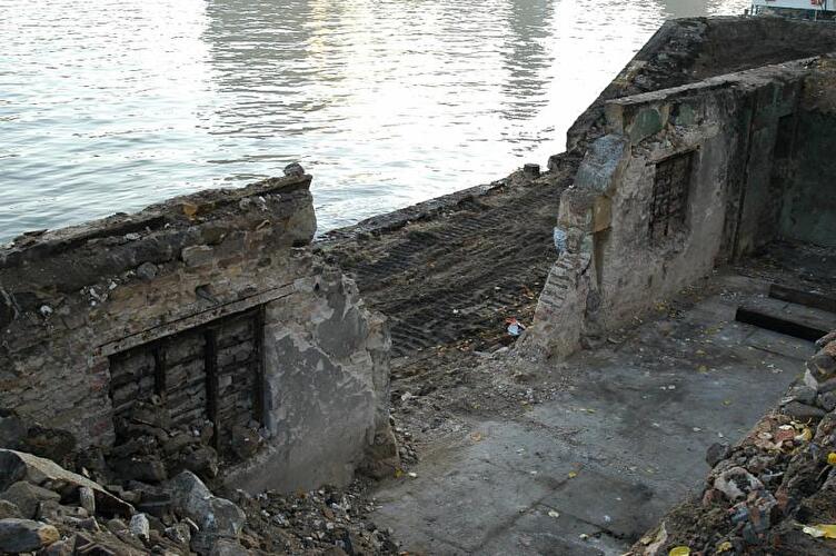 Kaianlage am May-Ayim-Ufer in Kreuzberg