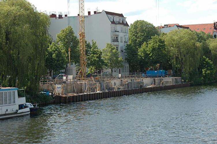 Kaianlage am May-Ayim-Ufer in Kreuzberg