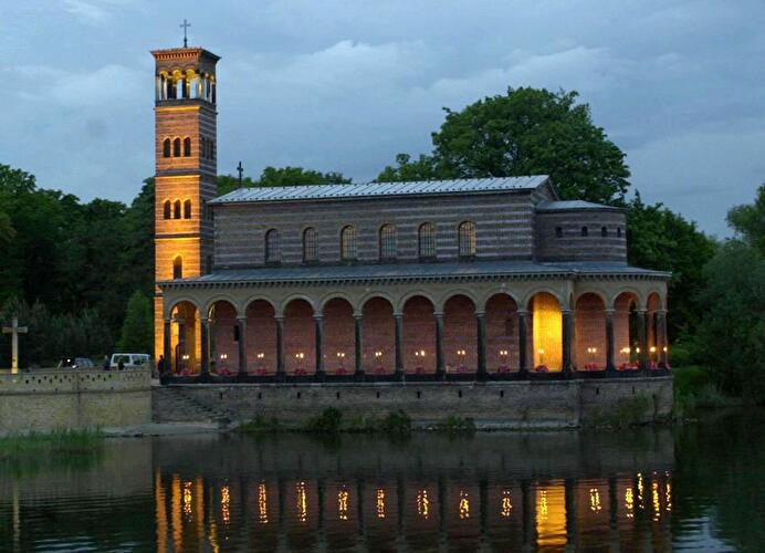 Die Sacrower Heilandskirche bei Potsdam