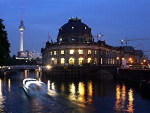 Museumsinsel in Berlin am Abend