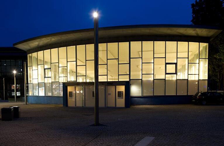 Tränenpalast nahe dem Bahnhof Friedrichstraße in Berlin