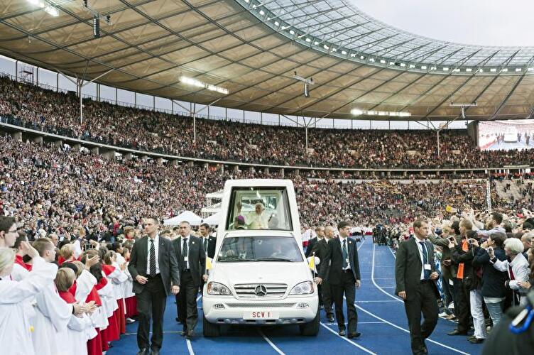 Papst-Messe im Berliner Olympiastadion