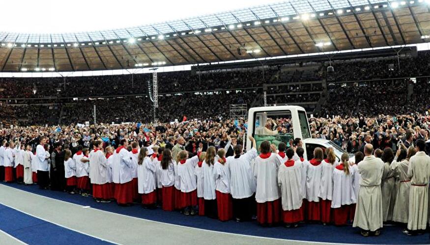 Papst-Messe im Berliner Olympiastadion