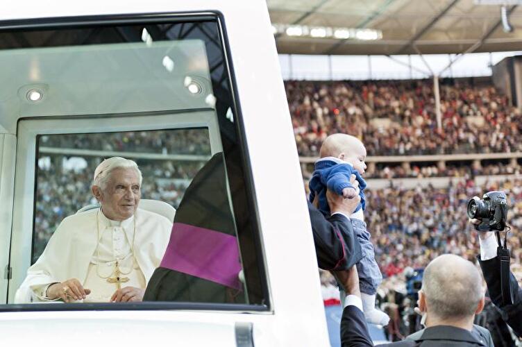 Papst-Messe im Berliner Olympiastadion