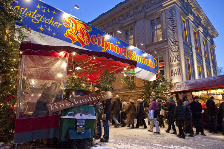 Christmas Market near Opernpalais