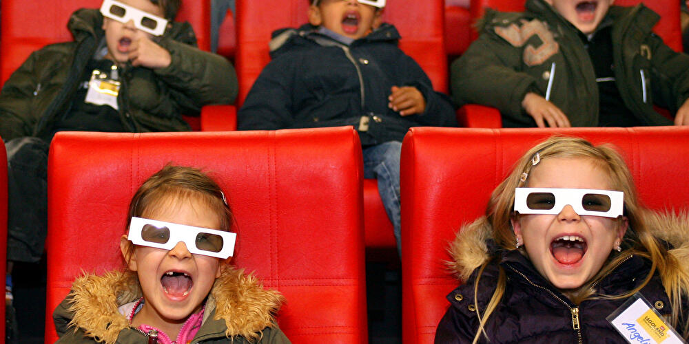 Kinder im 3D-Kino