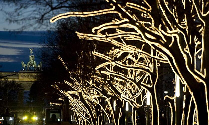 Unter den Linden leuchtet