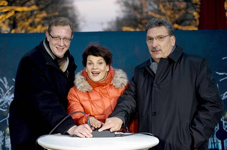 Unter den Linden leuchtet